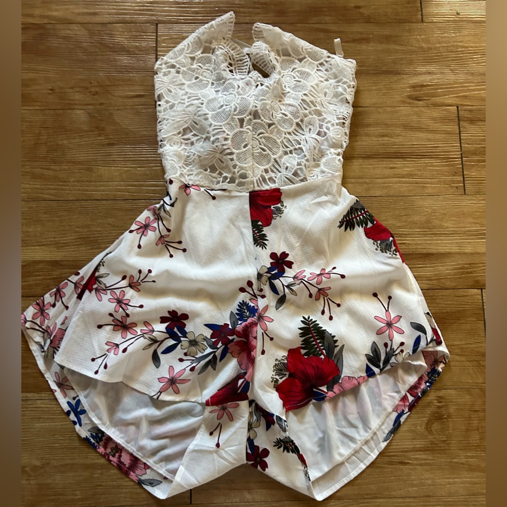 Chic Floral Lace Romper - White and Red